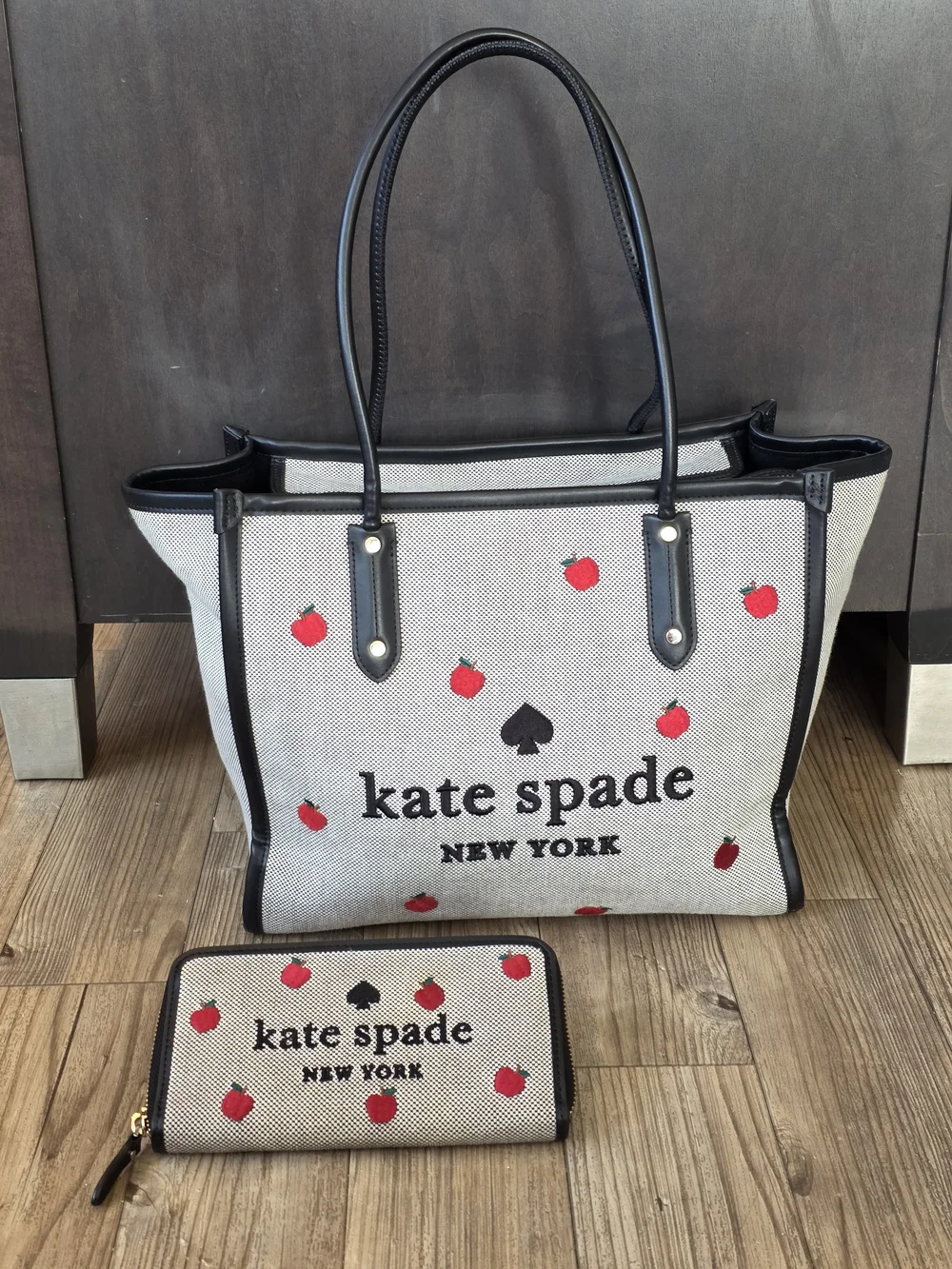 Kate Spade Ella Grand Orchard Toss Apple Embroidered Tote and matching Wallet